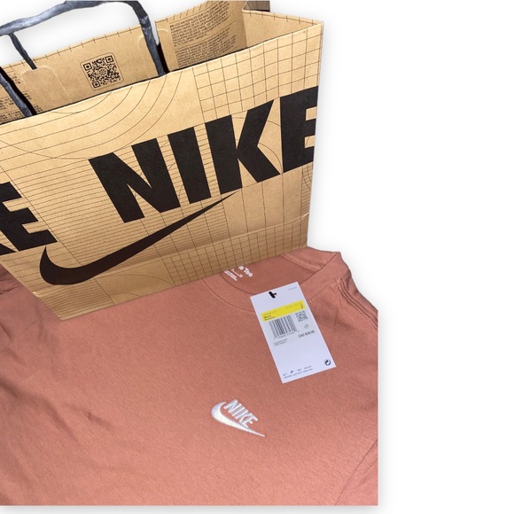 💰 SOLD 💰 Nike Sportswear Classic Logo Tee ! - Picture 1 of 4